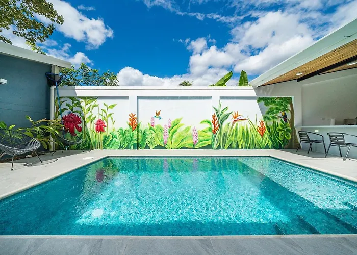 Modern 4br Home, Pool, Parking, Walk To The *