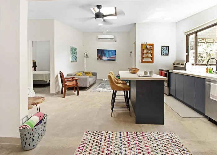 Сasa de vacaciones Modern 4br Home, Pool, Parking, Walk To The *