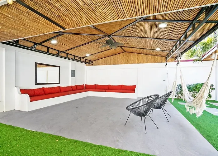 Modern 4br Home, Pool, Parking, Walk To The Playa Flamingo