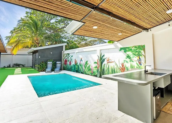 Modern 4br Home, Pool, Parking, Walk To The Playa Flamingo