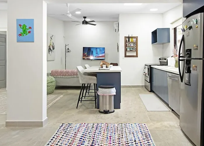 Holiday home Modern 4br Home, Pool, Parking, Walk To The *