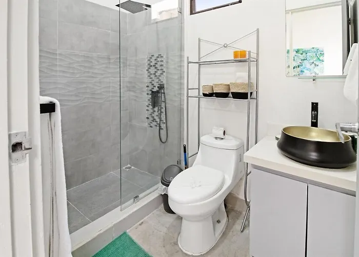 Modern 4br Home, Pool, Parking, Walk To The Holiday home Playa Flamingo
