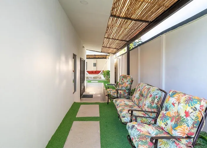 Modern 4br Home, Pool, Parking, Walk To The Holiday home *