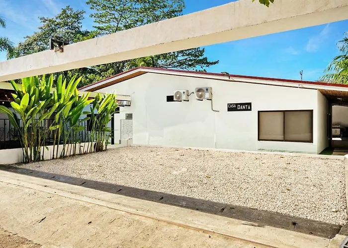 Holiday home Modern 4br Home, Pool, Parking, Walk To The