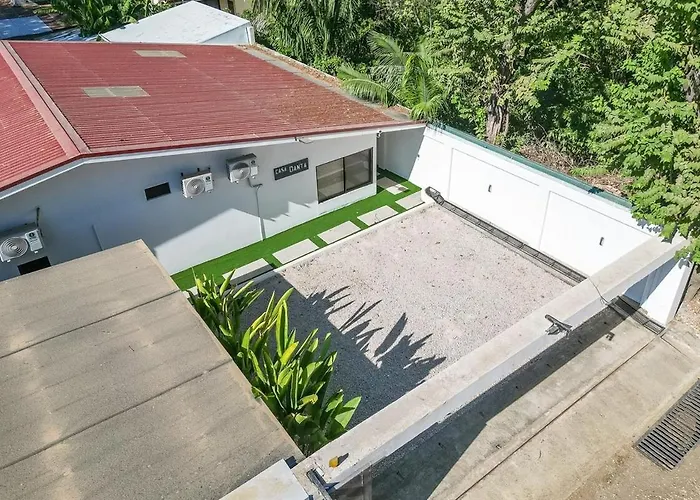 Modern 4br Home, Pool, Parking, Walk To The